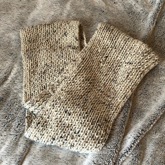 Hand knit scarf - Picture 2 of 3